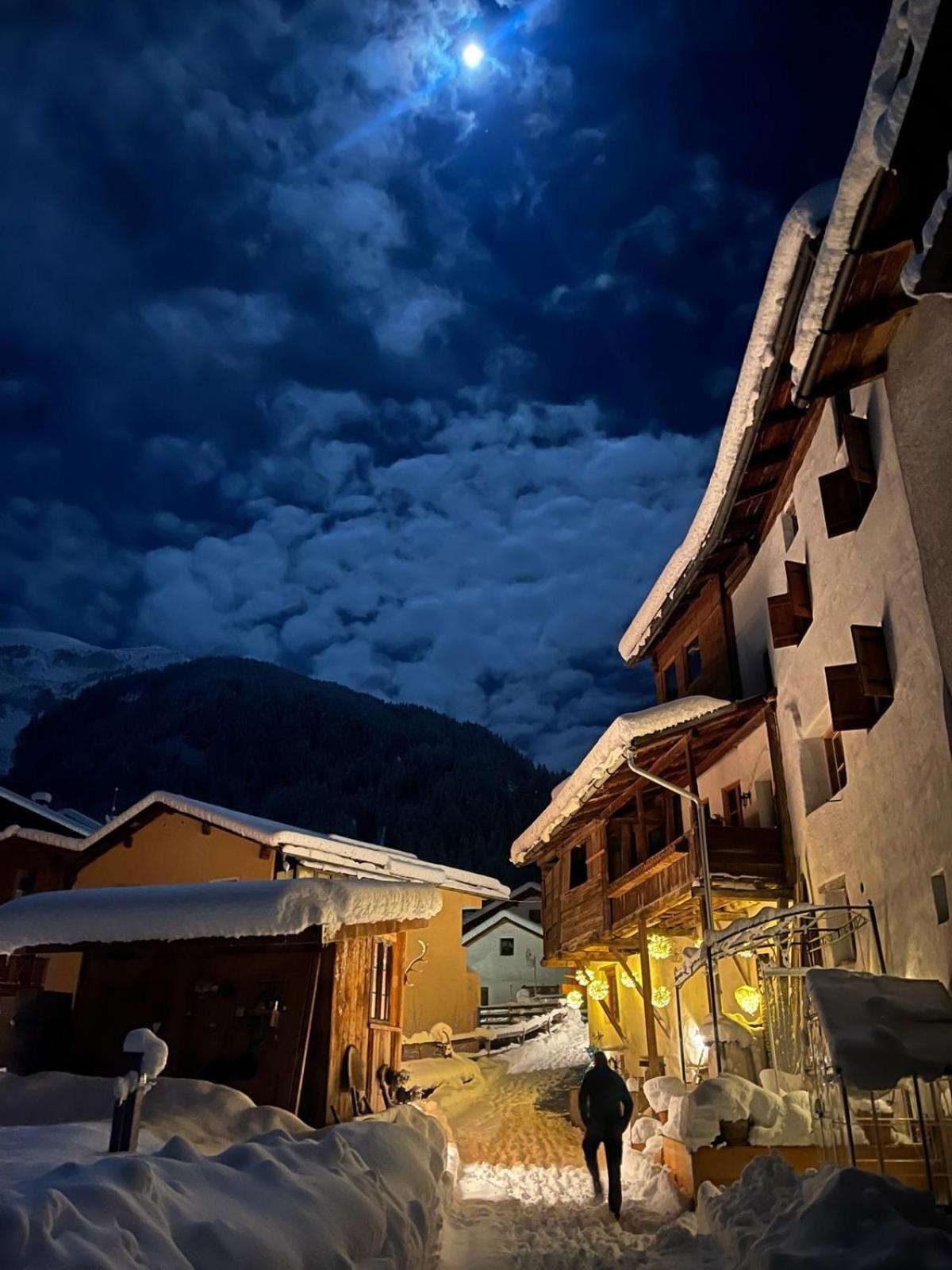 Chasa Jaro Bed & Breakfast Santa Maria Val Muestair Exterior foto