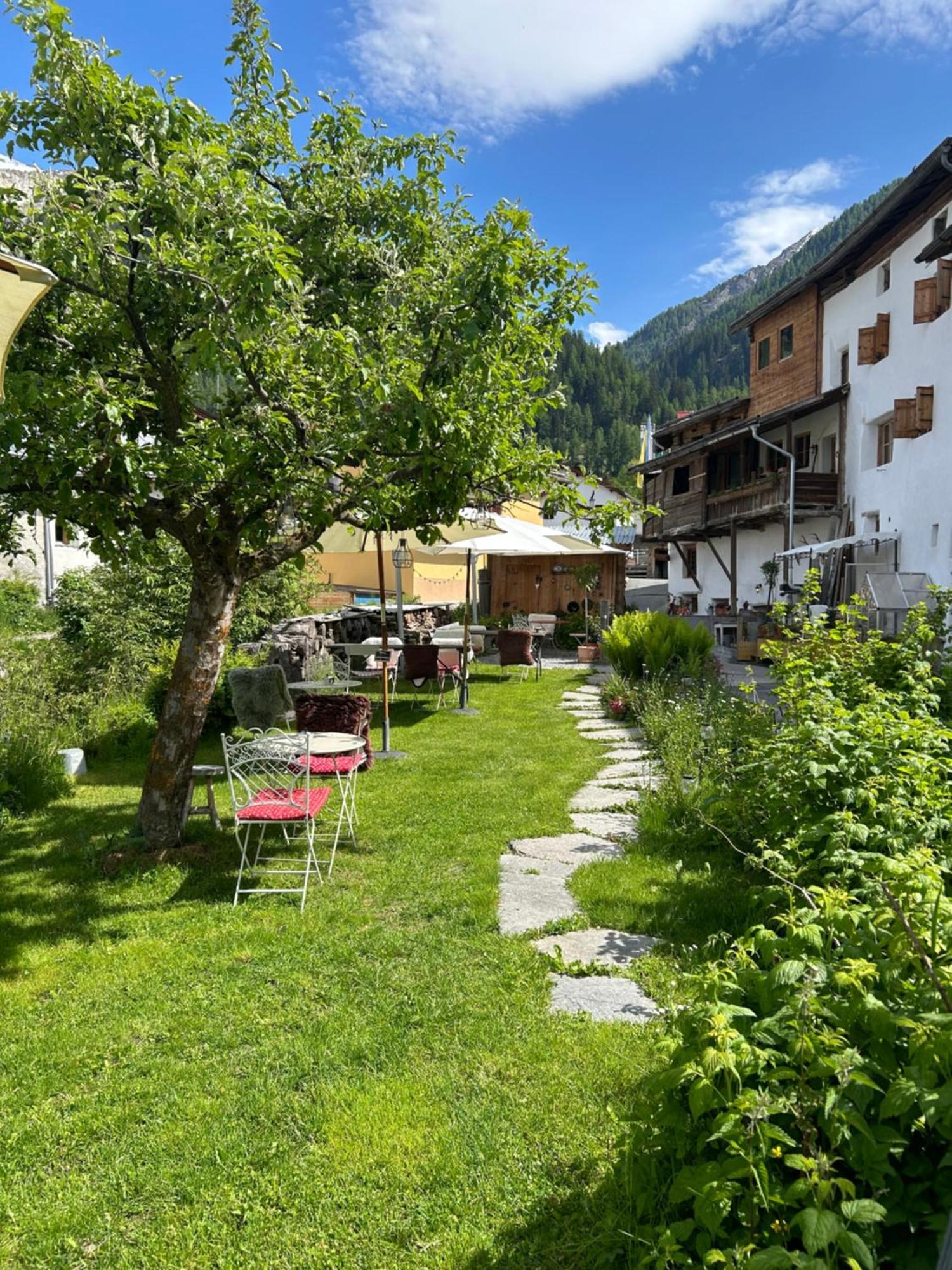 Chasa Jaro Bed & Breakfast Santa Maria Val Muestair Exterior foto